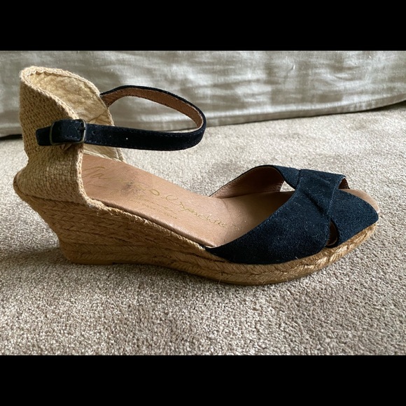 Espadrilles - Picture 2 of 3